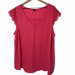 TORRID PINK WOMEN SHORT SLEEVE BLOUSE PLUS SIZE 3 OR 3X PRE-OWNED 100% POLYESTER